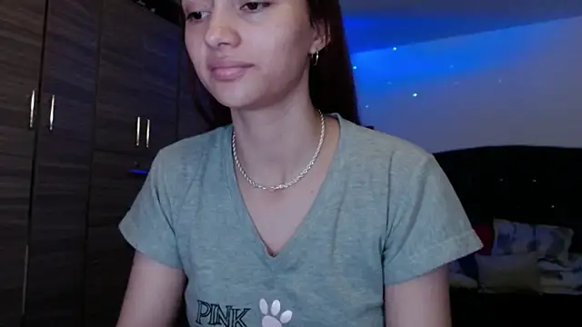 Snapshot of holy_juli chatting on 06/08/26, 03:29 holy juli online show from 06/08/26, 03:29