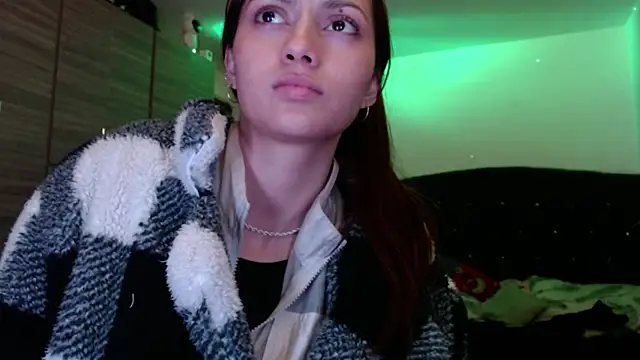 Snapshot of holy_juli chatting on 06/10/26, 03:39 holy juli online show from 06/10/26, 03:39