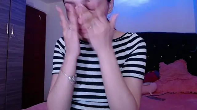 Snapshot of holy_juli chatting on 07/16/26, 03:56 holy juli online show from 07/16/26, 03:56