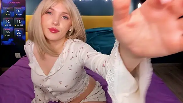 Fluffy Monica online show from 02/04/25, 01:34