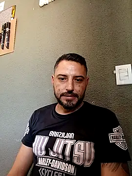 P4uzud4O online show from 04/17/26, 02:31