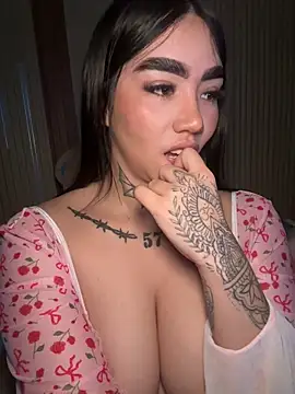 Nickiiiii online show from 02/04/26, 04:51