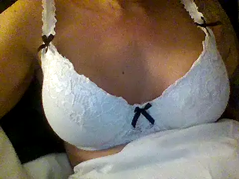 Snapshot of Fiesty_findom40 chatting on 12/07/24, 10:17 Fiesty findom40 online show from 12/07/24, 10:17