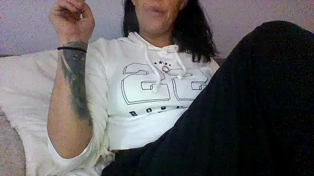 Snapshot of Fiesty_findom40 chatting on 12/17/24, 12:11 Fiesty findom40 online show from 12/17/24, 12:11