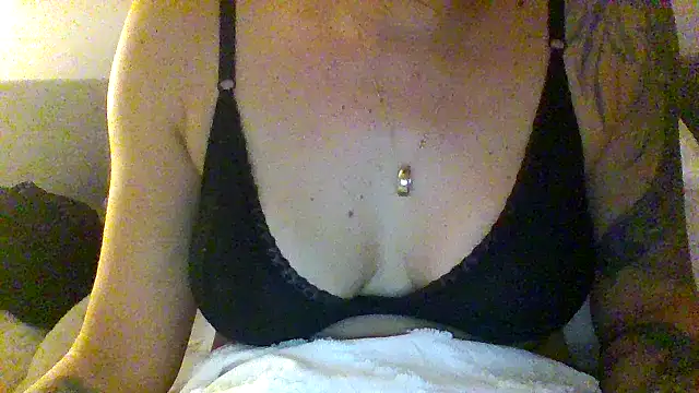 Snapshot of Fiesty_findom40 chatting on 12/22/24, 07:10 Fiesty findom40 online show from 12/22/24, 07:10