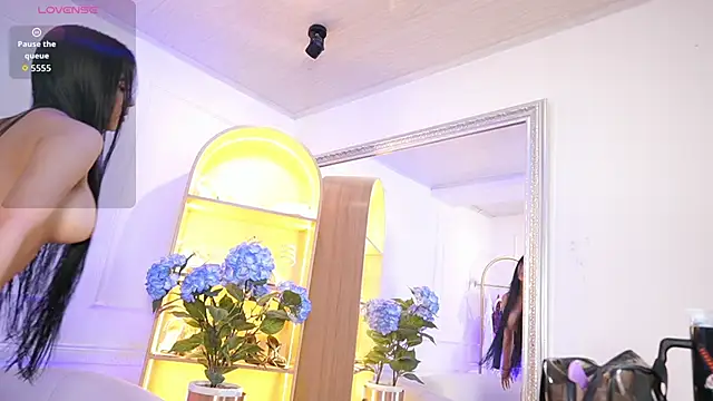 elasummer online show from 12/17/25, 12:33