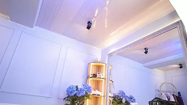 elasummer online show from 04/11/26, 12:31