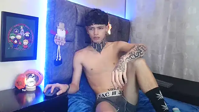 Snapshot of Dan_brownn chatting on 12/18/24, 07:30 Dan brownn online show from 12/18/24, 07:30