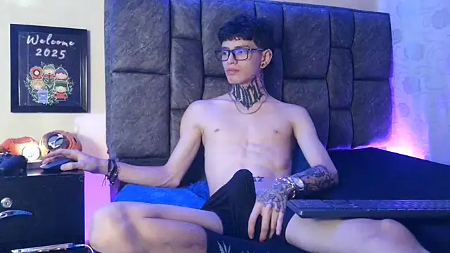 Snapshot of Dan_brownn chatting on 01/24/25, 07:39 Dan brownn online show from 01/24/25, 07:39