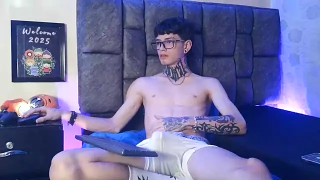 Snapshot of Dan_brownn chatting on 01/25/25, 07:18 Dan brownn online show from 01/25/25, 07:18