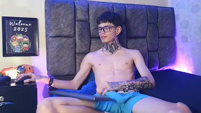 Snapshot of Dan_brownn chatting on 01/26/25, 06:48 Dan brownn online show from 01/26/25, 06:48