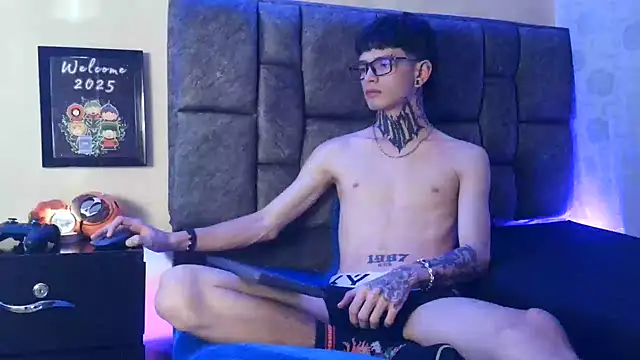 Snapshot of Dan_brownn chatting on 02/04/25, 07:00 Dan brownn online show from 02/04/25, 07:00