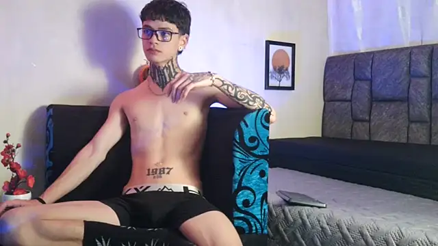 Snapshot of Dan_brownn chatting on 03/11/25, 05:57 Dan brownn online show from 03/11/25, 05:57