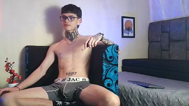 Snapshot of Dan_brownn chatting on 03/12/25, 06:00 Dan brownn online show from 03/12/25, 06:00