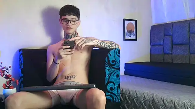 Snapshot of Dan_brownn chatting on 03/15/25, 05:59 Dan brownn online show from 03/15/25, 05:59