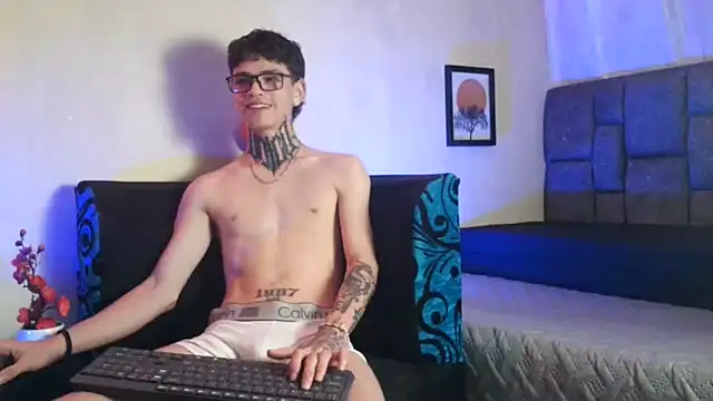 Snapshot of Dan_brownn chatting on 03/15/25, 09:05 Dan brownn online show from 03/15/25, 09:05