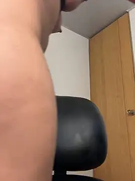 Snapshot of celine_bell20 chatting on 02/09/25, 06:33 celine bell20 online show from 02/09/25, 06:33