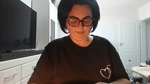 Snapshot of Amandamuller1982 chatting on 07/04/26, 01:39 Amandamuller1982 online show from 07/04/26, 01:39