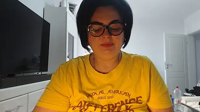 Snapshot of Amandamuller1982 chatting on 07/06/26, 05:48 Amandamuller1982 online show from 07/06/26, 05:48