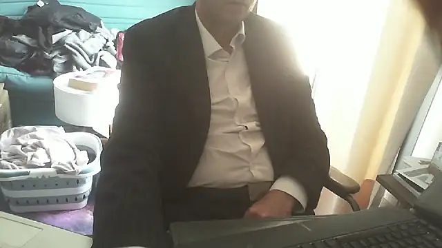 shyfrenchcock1 online show from 05/18/26, 12:22