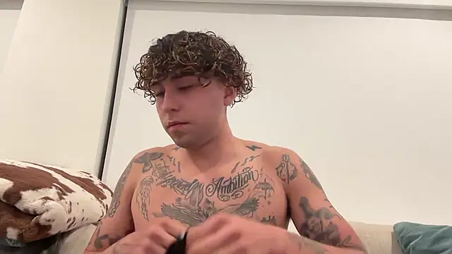 Snapshot of Youngjoshy chatting on 12/06/24, 11:57 Youngjoshy online show from 12/06/24, 11:57