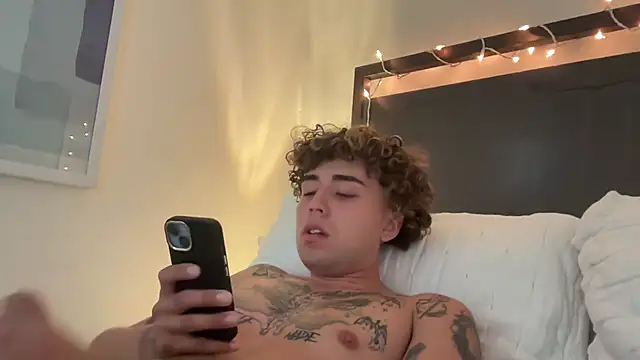 Snapshot of Youngjoshy chatting on 12/22/24, 05:10 Youngjoshy online show from 12/22/24, 05:10