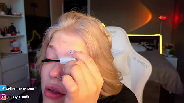 Maya Rave online show from 04/01/26, 04:02