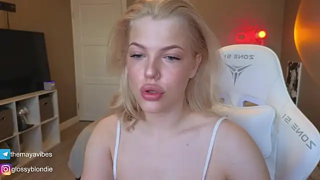 Maya Rave online show from 04/10/26, 03:23