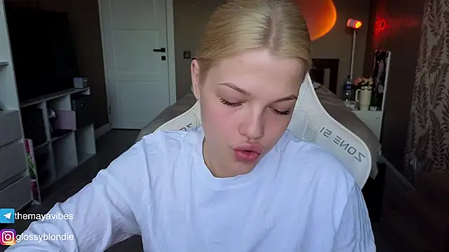 Maya Rave online show from 04/23/26, 03:41