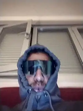 Snapshot of mehdi-l7away chatting on 04/15/26, 07:48 mehdi-l7away online show from 04/15/26, 07:48