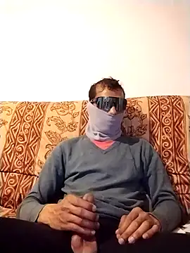 Snapshot of mehdi-l7away chatting on 04/25/26, 12:13 mehdi-l7away online show from 04/25/26, 12:13