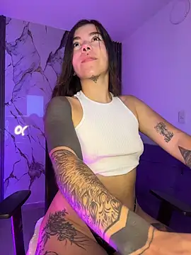 Snapshot of luccianagreyy chatting on 05/20/26, 11:27 luccianagreyy online show from 05/20/26, 11:27