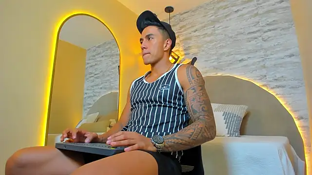 Aron Bolt online show from 11/17/25, 11:54