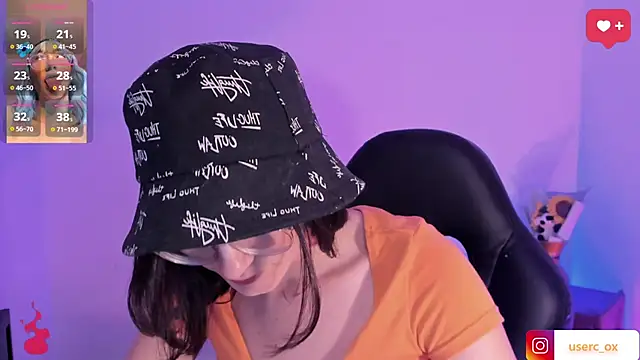 Snapshot of haanna_thompsoon chatting on 02/25/25, 10:29 haanna thompsoon online show from 02/25/25, 10:29