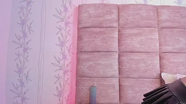 HazelMoret online show from 02/07/25, 06:02