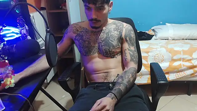 Badboyi1997 online show from 10/04/25, 12:41