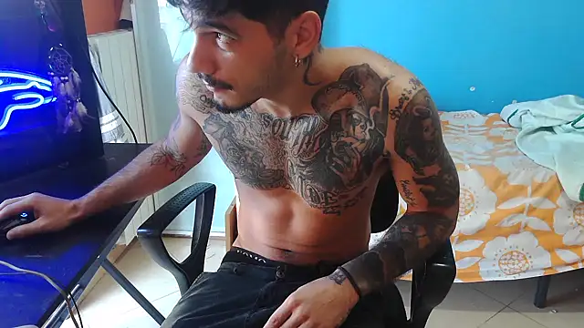 Badboyi1997 online show from 10/04/25, 12:47