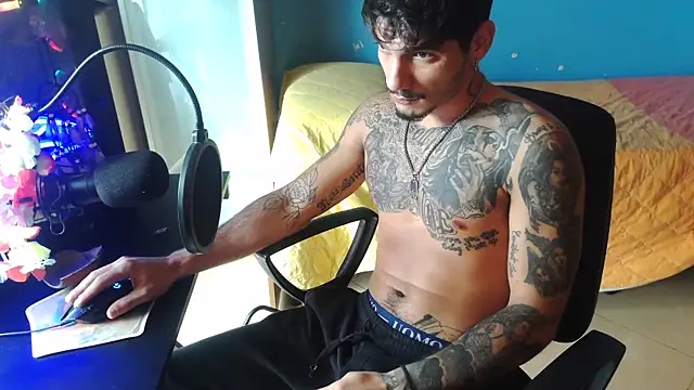 Badboyi1997 online show from 10/22/25, 11:21