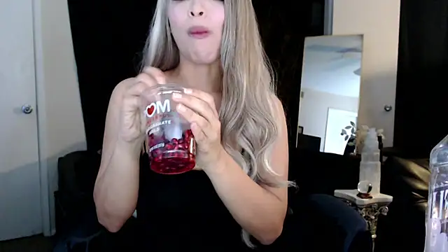 liadivina online show from 03/18/25, 07:41