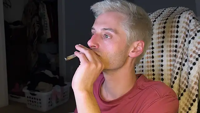 Snapshot of Dylansd chatting on 12/30/24, 09:27 Dylansd online show from 12/30/24, 09:27