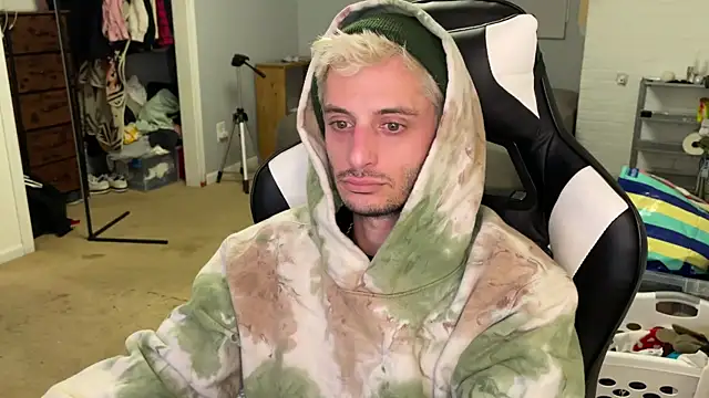 Snapshot of Dylansd chatting on 01/05/25, 10:29 Dylansd online show from 01/05/25, 10:29