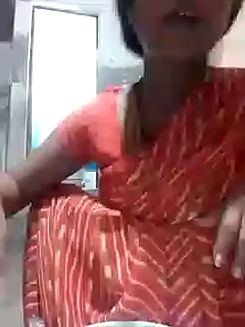 Snapshot of riya_houswife chatting on 12/24/24, 12:33 riya houswife online show from 12/24/24, 12:33