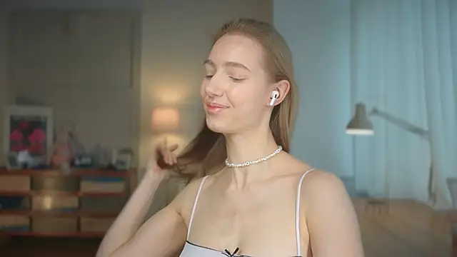 solar bella online show from 03/17/25, 09:01