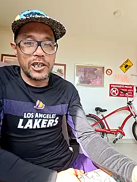 mileflav0r online show from 05/02/26, 08:08