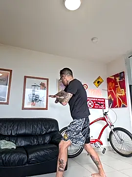 mileflav0r online show from 05/05/26, 07:49