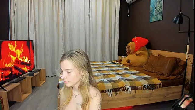 LinaCristonsen online show from 03/16/25, 05:50