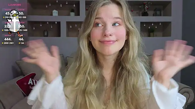 LinaCristonsen online show from 11/25/25, 02:06