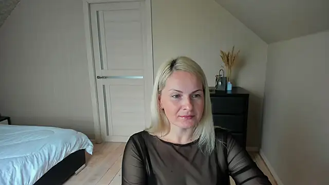 Alicee Gracee online show from 10/31/25, 09:21