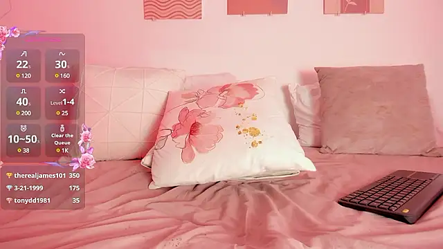 Snapshot of Mia_Heartt chatting on 12/06/24, 11:44 Mia Heartt online show from 12/06/24, 11:44