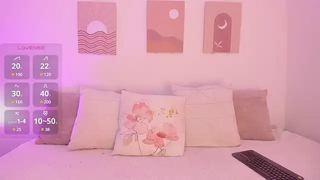 Snapshot of Mia_Heartt chatting on 02/07/25, 07:27 Mia Heartt online show from 02/07/25, 07:27